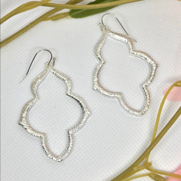 NEW 🌸💎 Rhinestone quatrefoil Silver Drop Earring - Picture 4 of 4